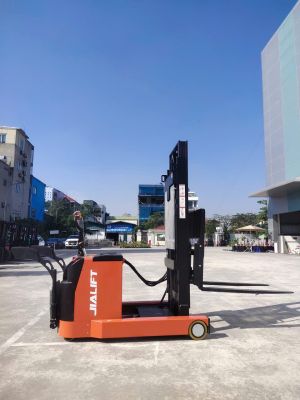 Xe nâng điện Reach Truck Q1530D