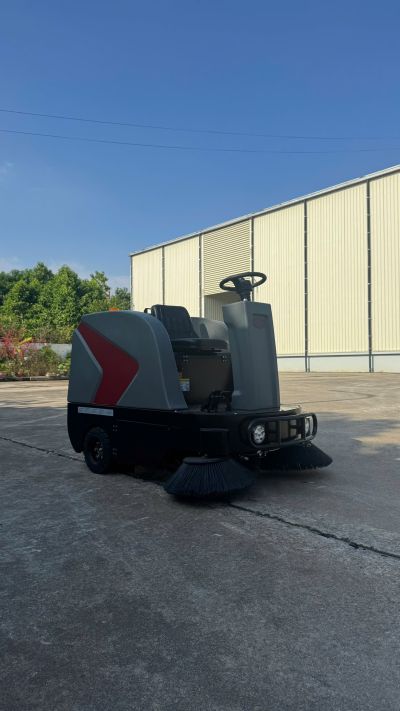 Xe qu&eacute;t r&aacute;c điện Yang Zi mới c&oacute; g&igrave; nổi bật?